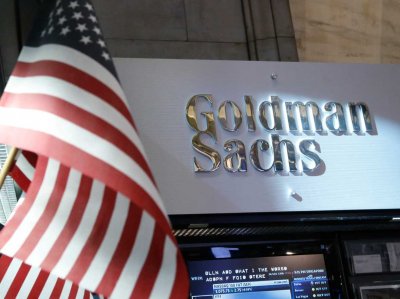 Эксперты Goldman Sachs посоветовали покупать доллары и рубли