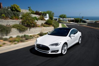 Tesla объявила об отзыве электромобилей Model S из-за ремней безопасности