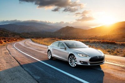 Tesla обещает презентовать электромобиль Model 3 в Женеве