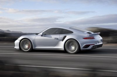 Официально представлены обновленные модели Porsche 911 Turbo и Turbo S