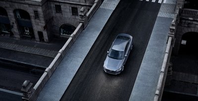 Официальное изображение новейшего седана Volvo S90 появилось в Сети