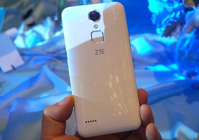 ZTE представила бюджетный смартфон со сканером отпечатков пальцев