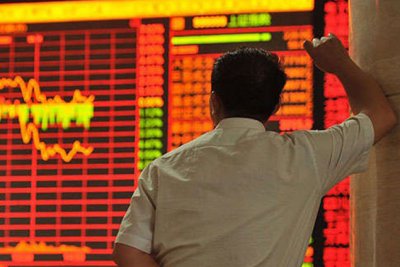 Торги на китайских биржах остановлены из-за падения ключевых индексов
