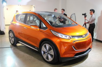 Серийный электромобиль Chevrolet Bolt презентовали в Лас-Вегасе