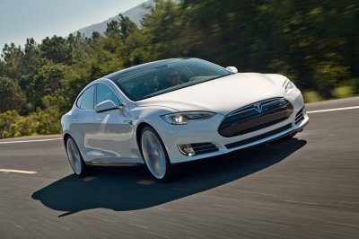 Компания Tesla опубликовала проморолик автомобиля на автопилоте