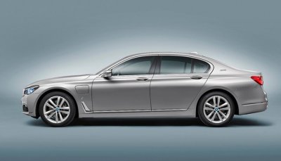 Компания BMW презентовала гибридный седан 740e iPerformance