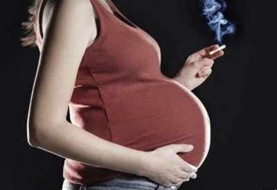 Ученые: Из-за курения матери ребенок может состариться в утробе 