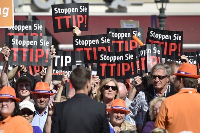 Немцы устроили митинг против свободной торговли между ЕС и США