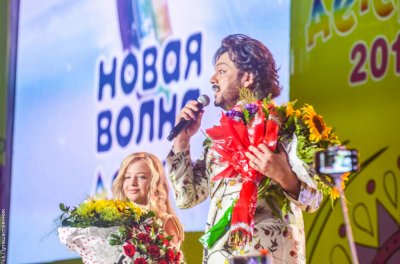 Филипп Киркоров спел дуэтом с 14-летней украинской певицей Анастасией Петрик