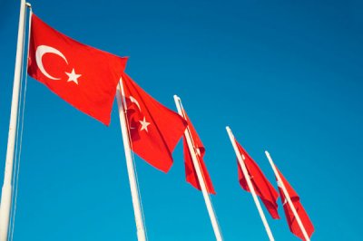Fitch понизило прогноз по рейтингу Турции до негативного