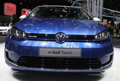 Volkswagen презентовал в Париже новый электрокар e-Golf Touch