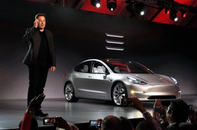 Tesla не смогла выполнить план по поставкам автомобилей на 2016 год