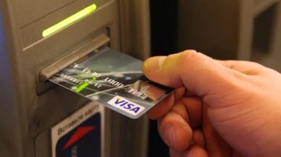 Visa разрешила банкам брать комиссии за снятие наличных в банкоматах