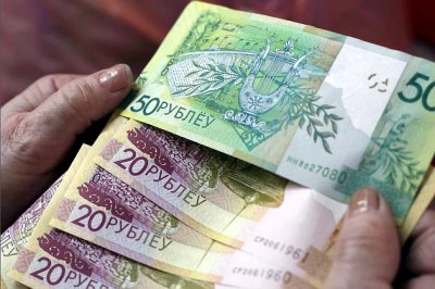 Средняя зарплата работников Беларуси в феврале составила 716,5 рубля