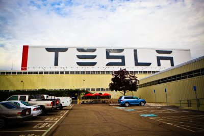 Tesla заявила о рекордном выпуске электрокаров&#8205;