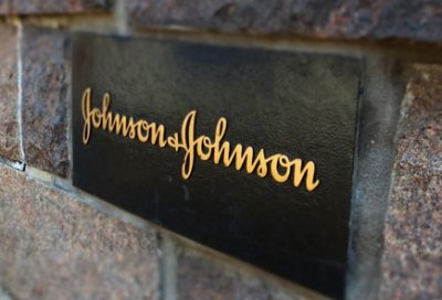 Johnson & Johnson выплатит $110 млн заболевшей раком американке
