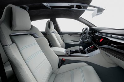 Появились шпионские фото салона нового кроссовера Audi Q8