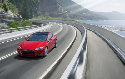 Электрокар Tesla Model S проехал по трассе более 1000 километров на одном заряде
