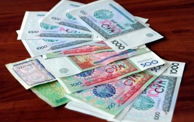 Девальвация сума в Узбекистане 2017: Центробанк в два раза опустил курс национальной валюты