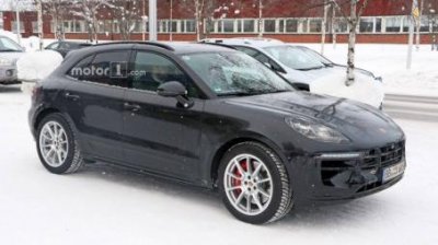 Появились новые фото обновленного кроссовера Porsche Macan