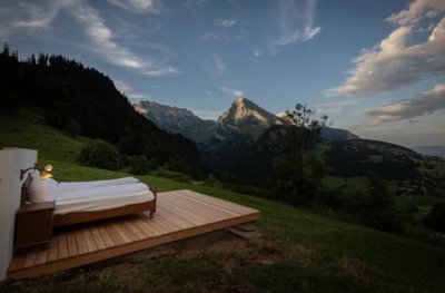 В Швейцарии открыт отель «ноль звезд» с номерами под открытым небом