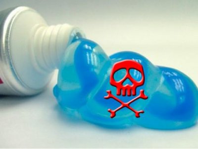Ученые обнаружили смертельно опасный компонент в жвачке и зубной пасте
