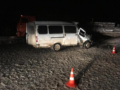 В Югре в ДПТ грузовиком пострадали семь человек