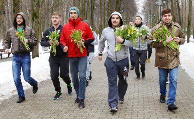 В Москве праздничную программу к 8 марта подготовили 18 парков