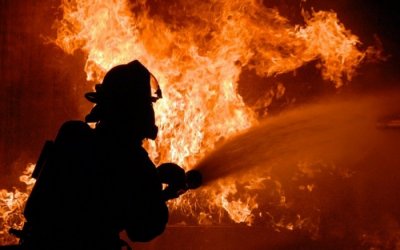 В Аксу в пожаре погиб один человек и 14 пострадали