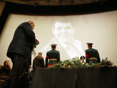 «Прощай, генерал!»: Алексея Булдакова в последний путь проводили аплодисментами