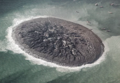 Фотографии со спутника показывают гибель острова в Аравийском море