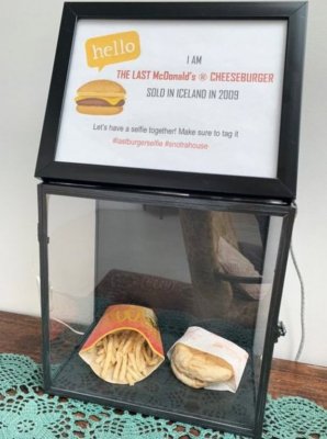 В Исландии показали бургер и картошку фри, которую купили 10 лет назад в McDonalds