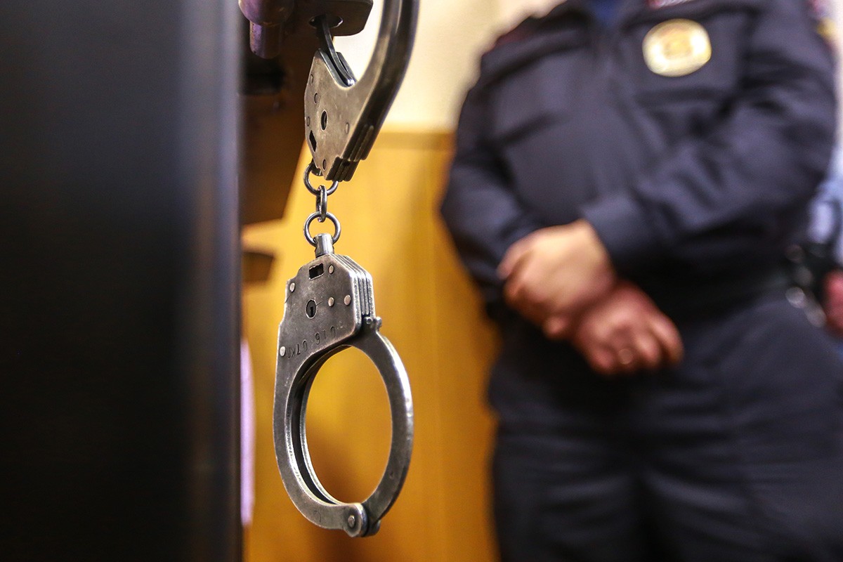Полицейские Петербурга задержали мужчину, подозреваемого в мошенничестве