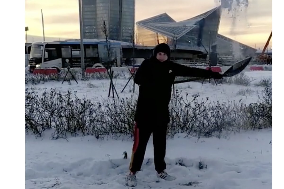 Флешмоб «Уехал в Комарово» стал ответом Смольному на некачественную уборку снега