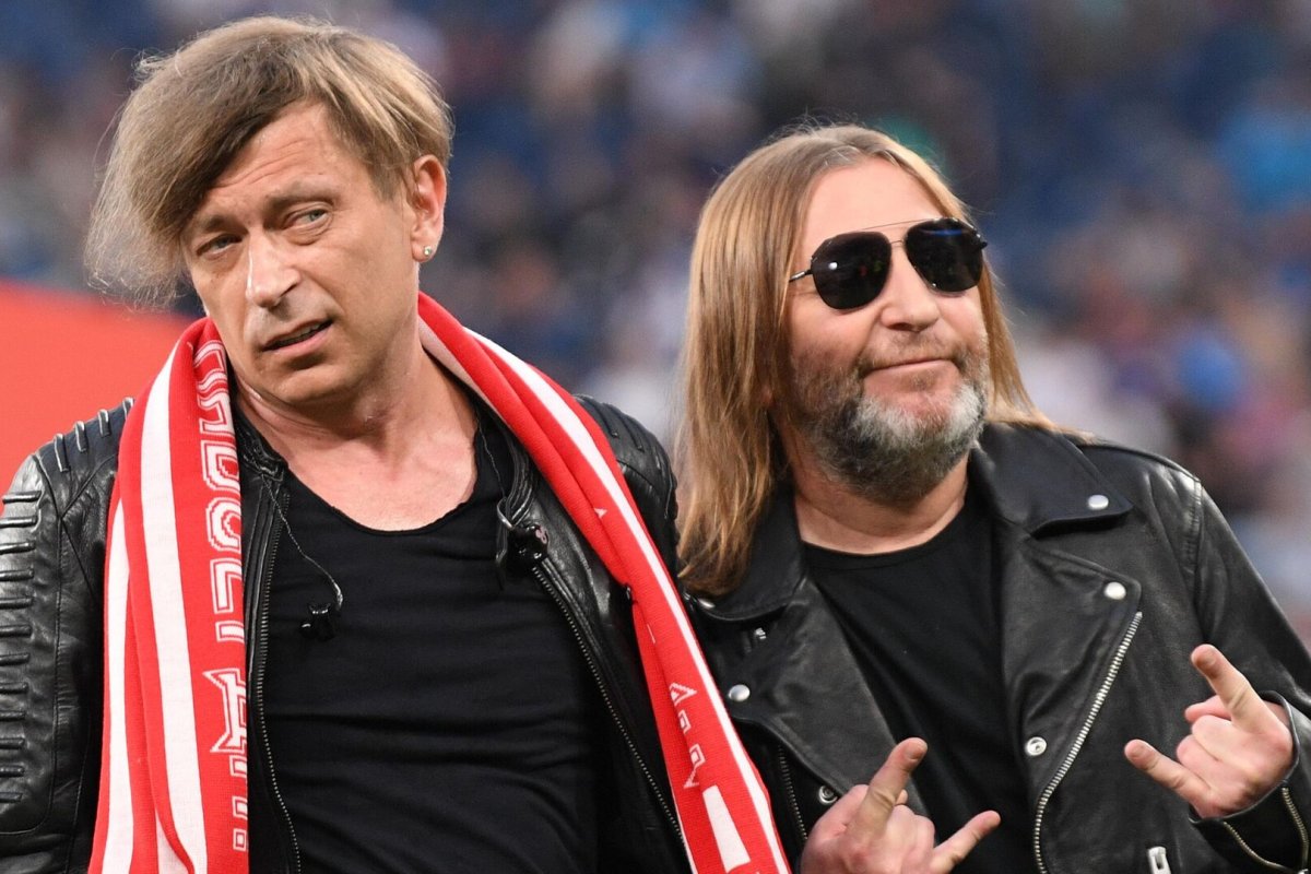 Участники рок-группы «Би-2» тайно покинули Россию