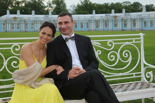 Мэр Киева и бывший боксёр Виталий Кличко объявил, что разводится с женой спустя 26 лет брака