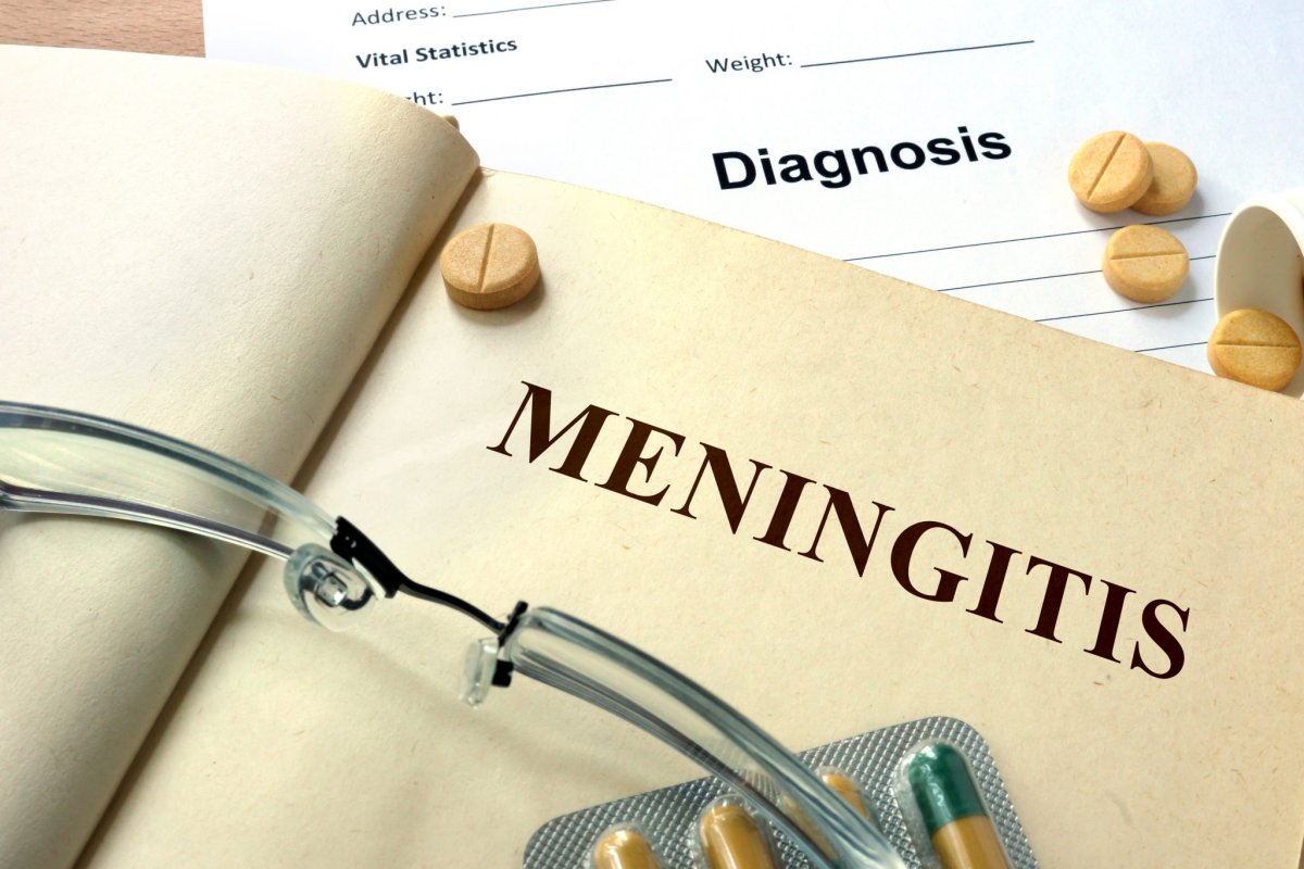 ТАСС: врачи России развеяли миф о связи с ношением шапки и риском заболеть менингитом