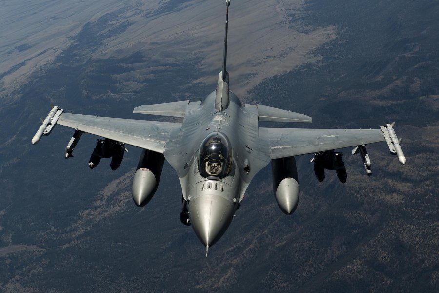 Defense Express: Украине необходимо выбрать американские истребители F-16 вместо устаревших МиГ-29 и Су-27