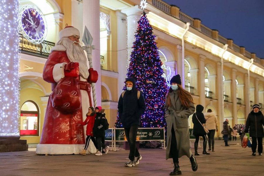 Власти Петербурга допускают продление COVID-ограничений на Новый год и Рождество