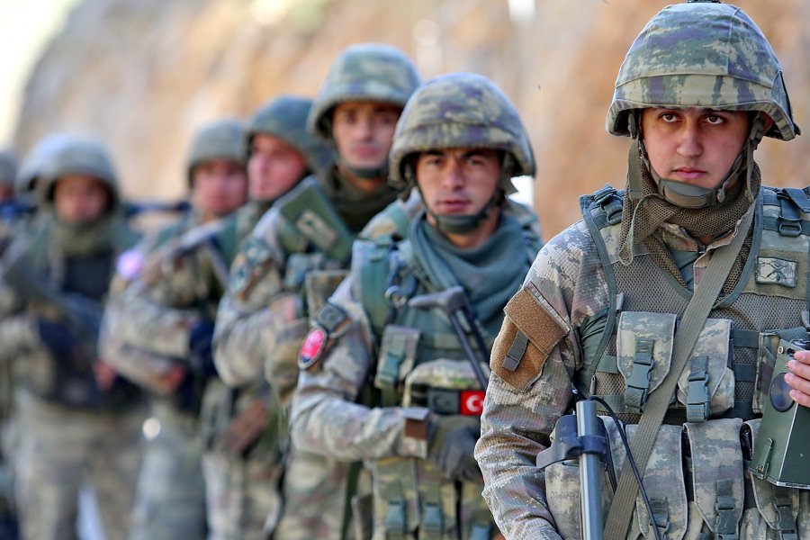 Турецкие военнослужащие грозятся Эрдогану массовым увольнением из армии