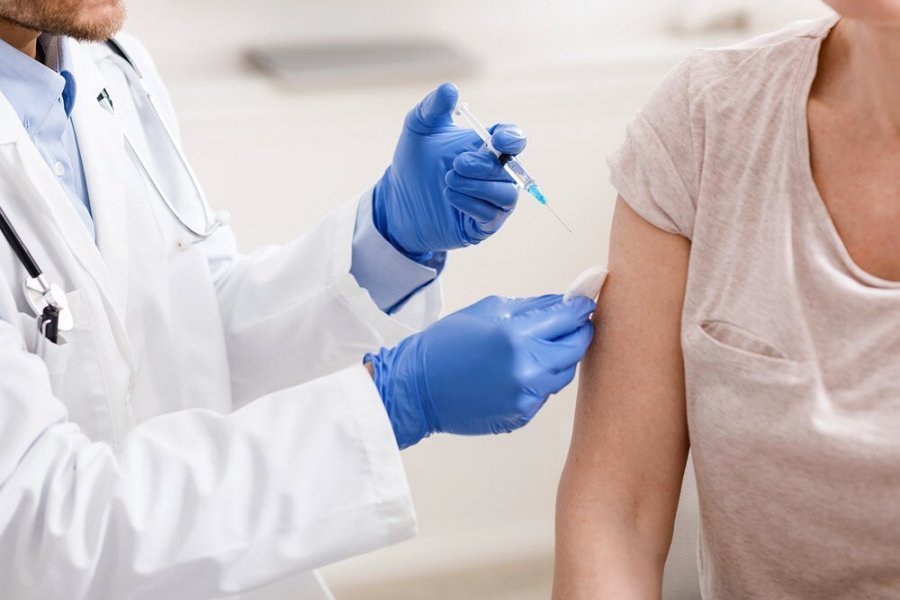 Россияне задаются вопросами, что будет с естественным иммунитетом, если его все время грузить прививками