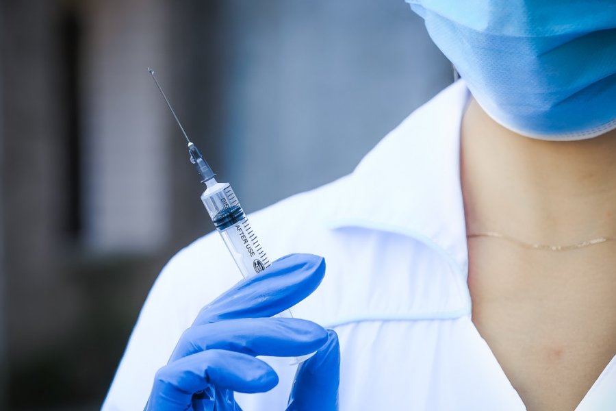 Вирусолог Никифоров рассказал, почему вакцинация не может быть чипированием