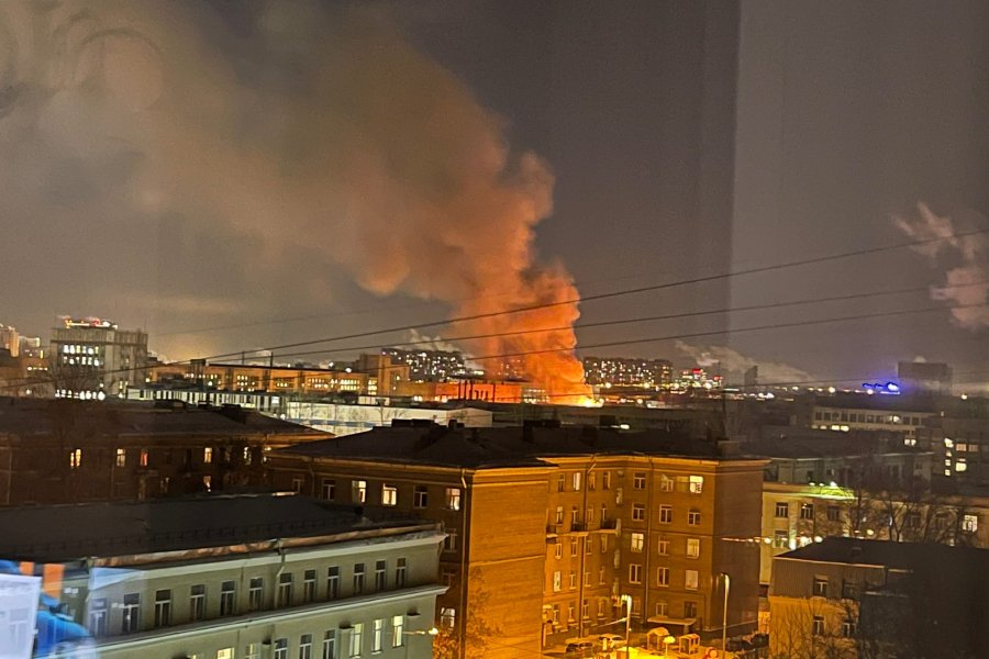 В Петербурге загорелось здание машиностроительного завода «Армалит»