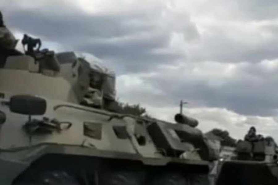 Огромные колонны российской военной техники замечены возле границ Украины