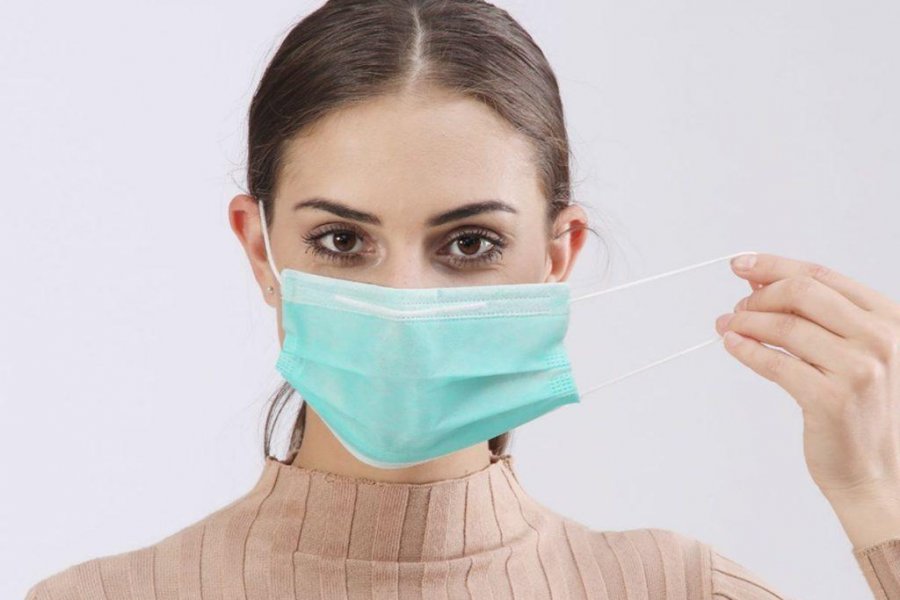 Вирусолог Коновалов: ношение медицинских масок бесполезно и даже опасно