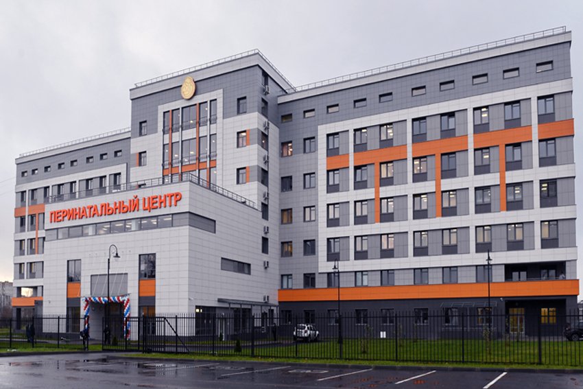 Руководителя компании, строившей перинатальный центр в Ленинградской области, будут судить за кражу 700 миллионов рублей