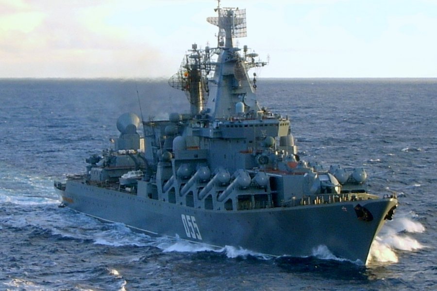 Два российских ракетных крейсера ВМФ подошли к границам НАТО с тыла