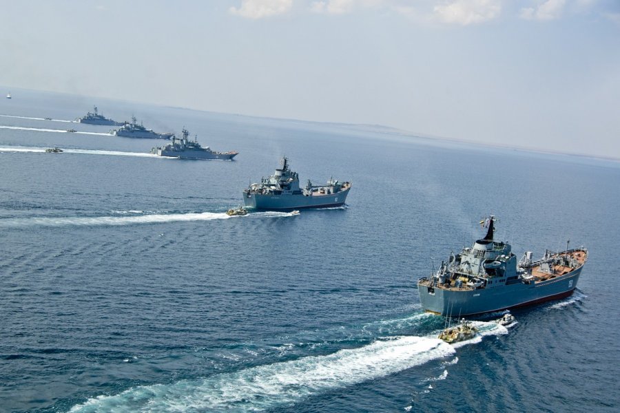 Близ побережья Украины замечена активность неизвестных военных кораблей