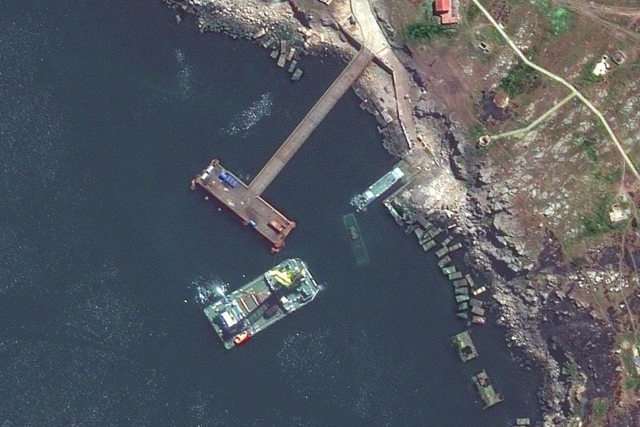 У побережья украинского острова Змеиный затонул военный 25-метровый корабль