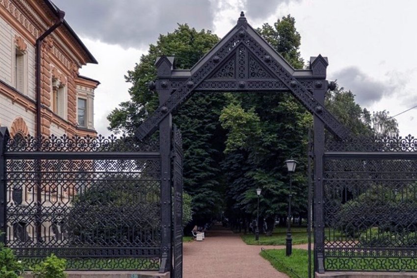 Петербургские правоохранители задержали несовершеннолетних, стрелявших в «неправильного» молодого человека в саду «Сен-Галли»